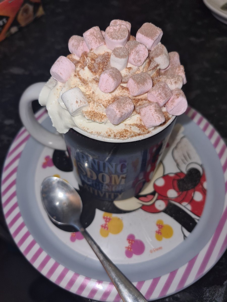 muscariamadge's tweet image. This weather calls for...
Luxury hot chocolate 🥰🤤
Isolation isn't so bad....
#cosywinternights #itsalmostchristmas #isolatingforchristmas #hotchocolate