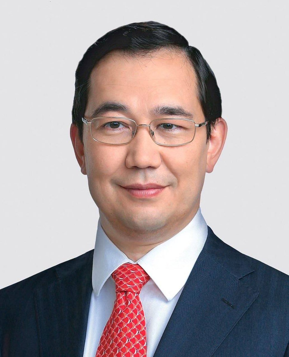 "Глава Якутии,Айсен Сергеевич Николаев,отказавшийся убрать свинину из меню школьных столовых по требованию мусульман

«Мусульмане должны понять, что они должны интегрир-ся и научиться жить в Якутске.Должны изменить свой образ жизни,а не якутяне,которые так щедро приветствовали их