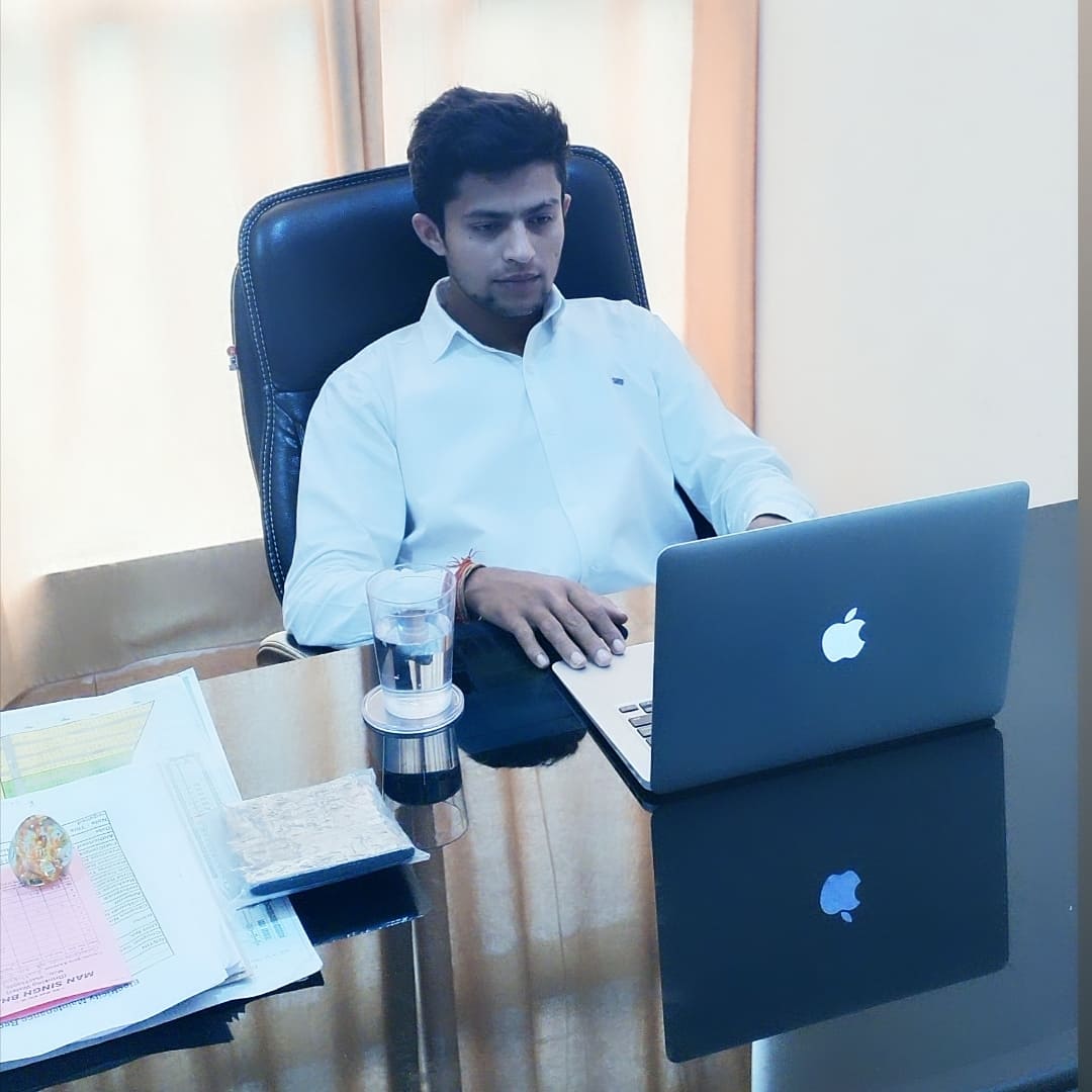 ankit____pandey's tweet image. हम अपनी मिशाल खुद है, किसी और जैसा बनने की तमन्ना हम कभी नहीं करते।
#new_profile_pic