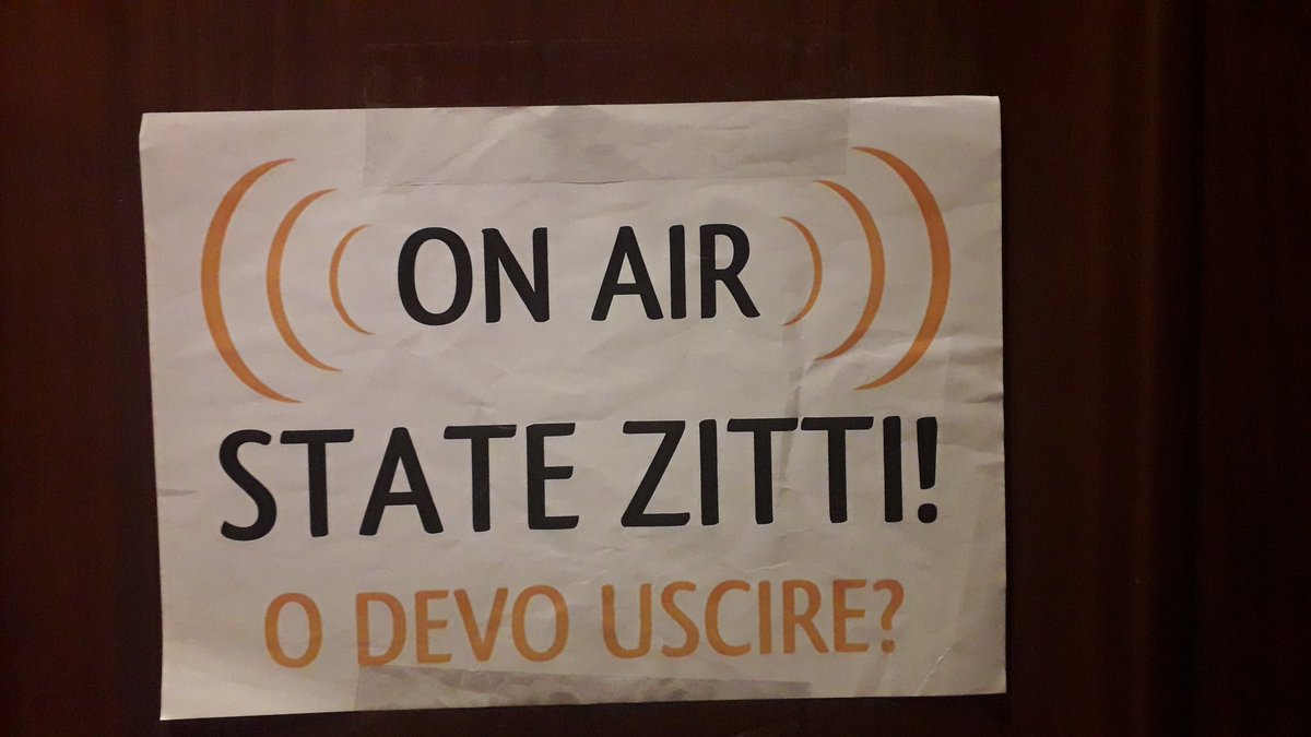 francesco_web's tweet photo. Vita di Redazione!
Perché il messaggio sia chiaro durante la diretta!
#onairpersonality #OnAir #radio #agenziaitaliastampa https://t.co/Qn44jvVAnr
