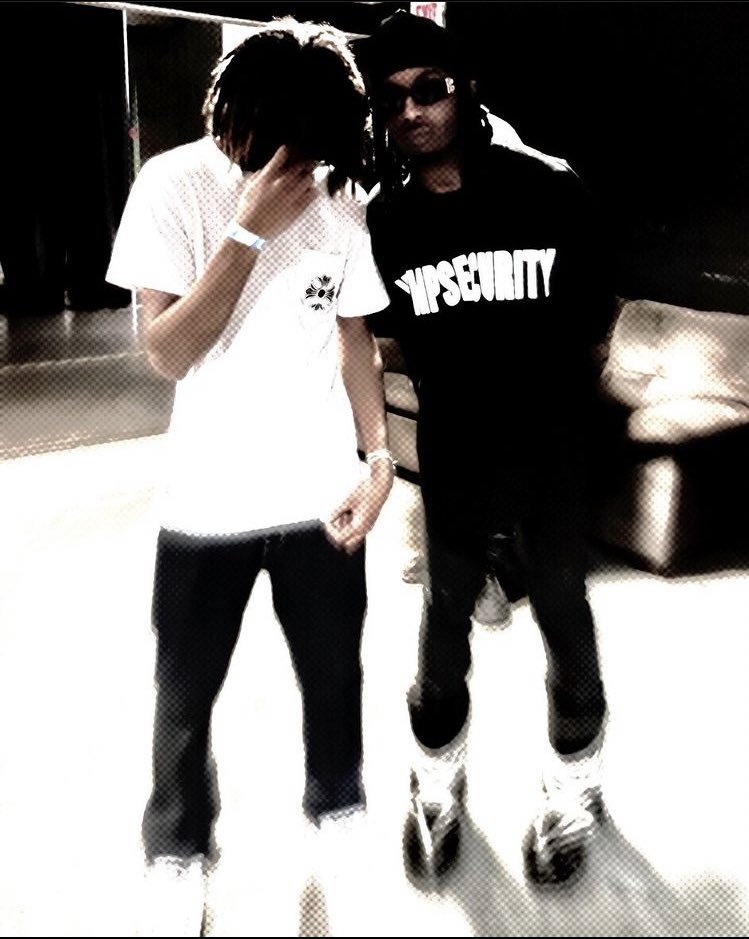 29files's tweet photo. Fan taking pics with Carti last night in Philadelphia #playboicarti https://t.co/iHGCvRcd8t