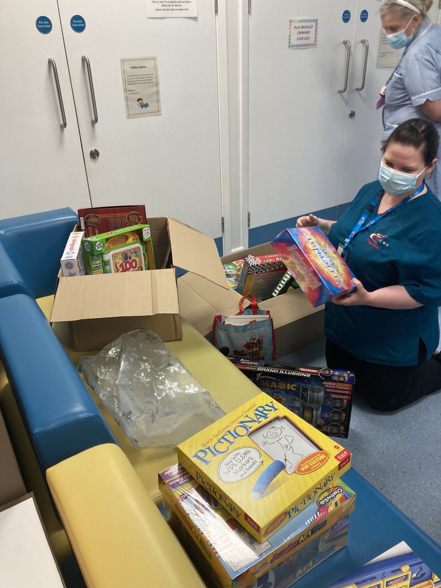 Thank you so much to Niamh Slaney and RDB concepts for your very kind donation! The children and their families will be very grateful this Christmas! 🎄Thank you from Ward 14🌟