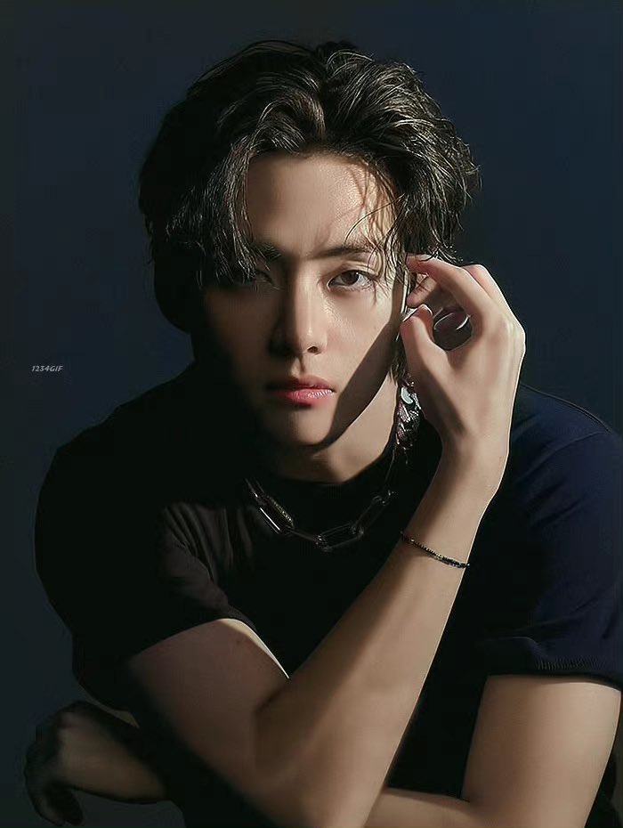 bts_we_are_7's tweet photo. AND WHEN KIM TAEHYUNG POSTS VCUT FROM THIS GQ PHOTOSHOOT ON INSTAGRAM... ITS GOING TO BE OVER FOR US 

#KimTaehuyng #BTSXLVbyVOGUEGQ #7FATES_CHAKHO https://t.co/AlJuVwqAdv