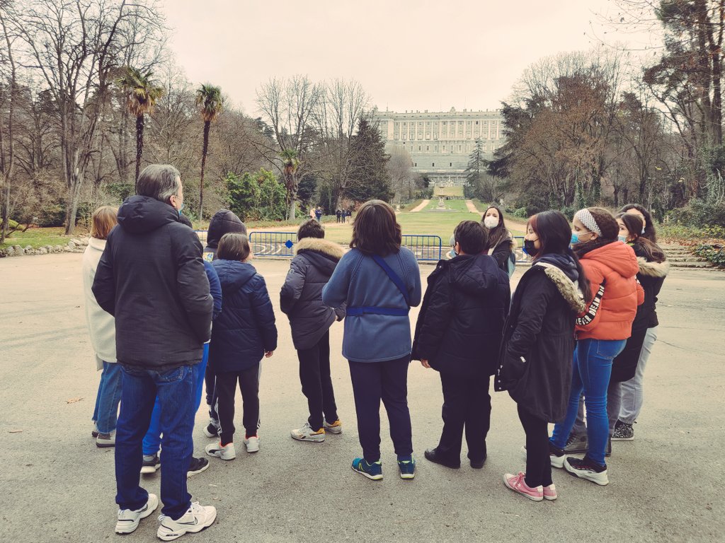 arroyo_labrador's tweet photo. Hoy, aprovechando los últimos días antes de Navidad, hemos estado con los alumnos del CEIP Francisco de Goya descubriendo nuestro #patrimonio y a sus habitantes en el Campo del Moro y la orilla del Manzanares #cinter #urjc #madrid https://t.co/7iiMDrhLIC