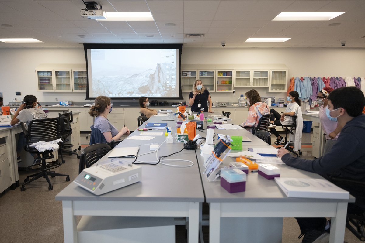 HAEdOutreach's tweet photo. π’Calling high school homeschool students: there are still seats left for our NEW hands-on lab opportunity exclusively for you! Grab your seat to join us at @hudsonalpha on February 9, 2022! π¬#hudsonalpha #alsci #homeschool #lab https://t.co/nrjhNDoIcX https://t.co/NeNB0zLSDB