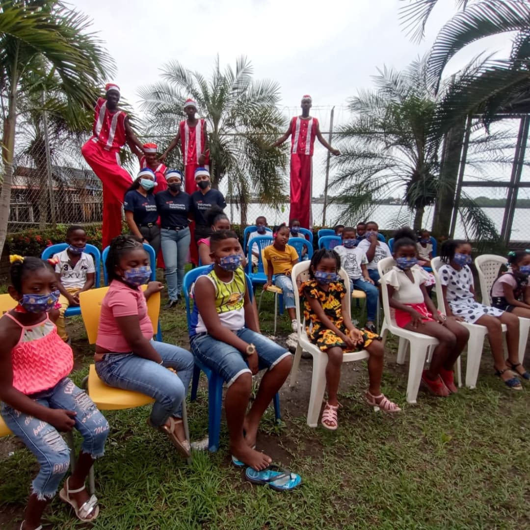 globalcolombia's tweet photo. Llevamos más de 20 años trabajando por la niñez de Tumaco a través del apadrinamiento y el refuerzo escolar. Hoy agradecemos a cada una de las personas y empresas que con su solidaridad han apoyado esta causa, que benefician a la niñez de Tumaco.

#DíaInternacionalDeLaSolidaridad https://t.co/N0Iwux0awl