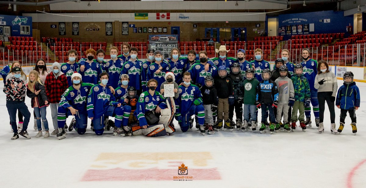 SJHL_Mustangs's tweet photo. Getting into the Christmas Spirit after a fun filled weekend. Wins, Cheerful suits, and pictures with Santa!

Thanks as well to everyone who came out to our 'Skate with the Stangs' on Friday night! We had so much fun and hope you did too!!

@BroadLeafMedia1 https://t.co/lH92NSGwAl