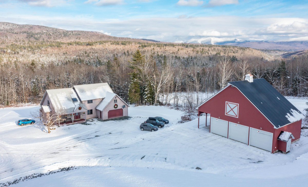 DowRealtyGroup's tweet photo. This 4+ bedroom house in low tax Benton is the perfect White Mountains retreat! https://t.co/mMwg16zIIV #benton #newhampshire #nhrealestate #kellerwilliams #dowrealtygroup #kwri #forsale #JessicaDRG https://t.co/jcBP8Orzz9