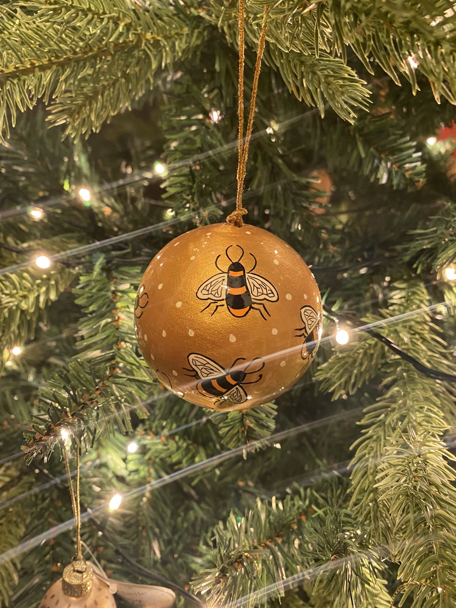 QGSltd's tweet photo. Dreaming of the warmer days in spring and the reemergence of #Bumblebee.  Bringing bees indoors for the #festiveseason decorations for bee lovers  #Christmas #decthehalls!! https://t.co/LkMksORix0 https://t.co/MtKm64CpEw
