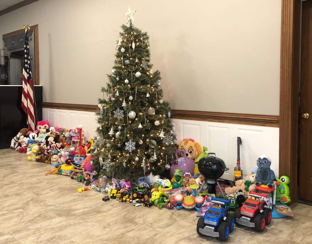BankAtCity's tweet photo. The generosity throughout our communities is simply overwhelming. Many of our branches hosted toy drives, and it warms our hearts to see the volume of donations received. We are honored to play a part in bringing joy to local children this holiday season.
#CityNationalBank #CNB https://t.co/S6ALr6KDxJ