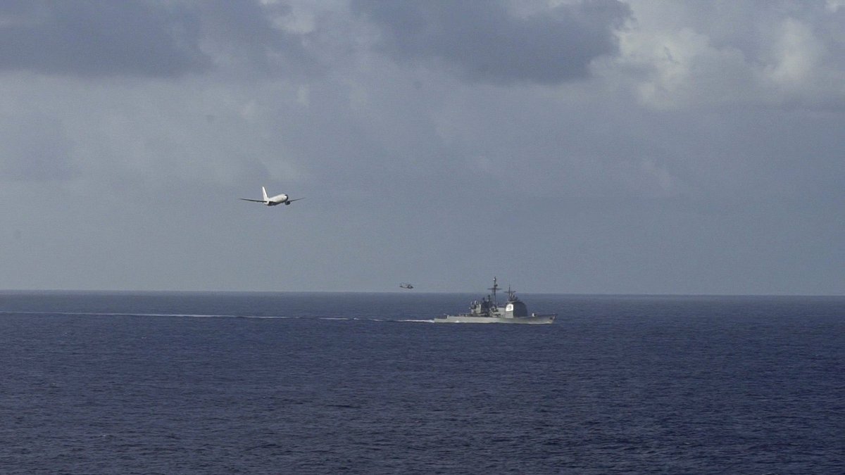 USS Carl Vinson tweet media