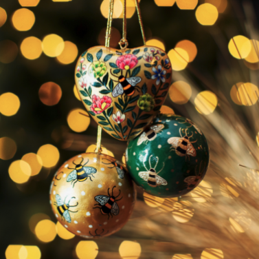 QGSltd's tweet photo. Dreaming of the warmer days in spring and the reemergence of #Bumblebee.  Bringing bees indoors for the #festiveseason decorations for bee lovers  #Christmas #decthehalls!! https://t.co/LkMksORix0 https://t.co/MtKm64CpEw