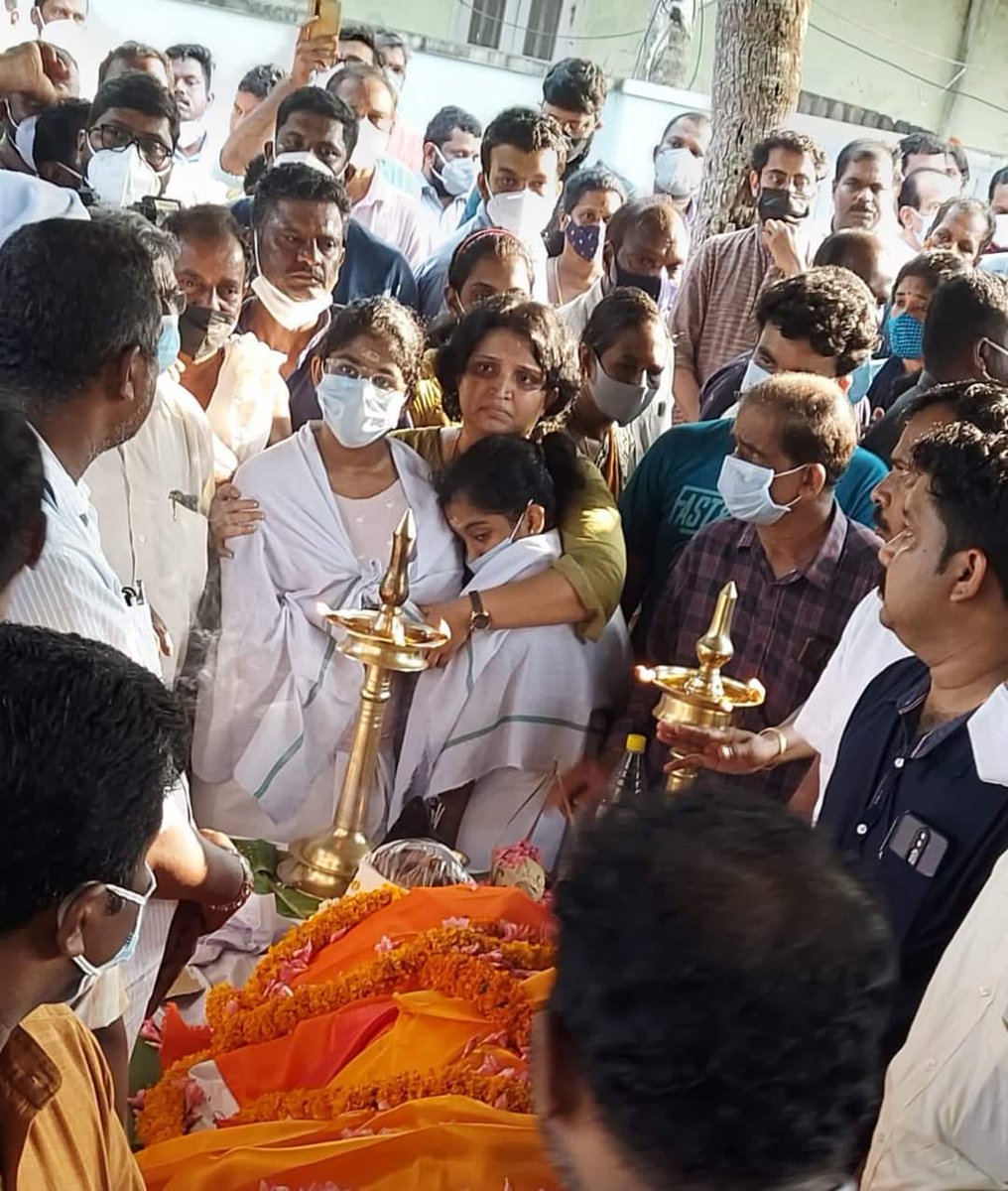 Daugters of Adv Renjith Srinivasan, who was brutally killed by #TerrorOrgPFI yesterday. They killed him in front of that younger daughter and her mother, looks like she is still in that shock. Really don't know how can we bring them into their normal life?
