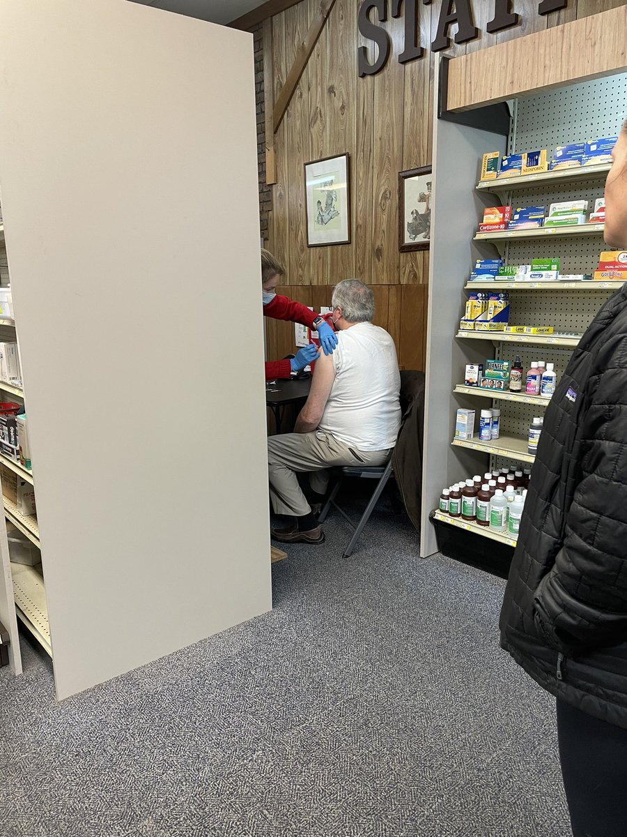 Happy holidays from Pine Belt! We hope our customers and communities take extra precautions this season by getting their booster shots once able.

Here’s our President <a href="/JCNettles/">John Nettles</a> getting his this morning! 💉