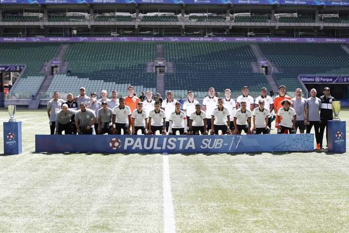 timaouni's tweet photo. FESTA NA CASA DO MAIOR RIVAL: SUB-17 CONQUISTA CAMPEONATO PAULISTA 2021
⚽️🏴🏳🏆⚽️

🗞 @Corinthians / adaptação: @timaouni
.
É CAMPEÃÃÃO! 🏆

Após derrota na 1a. partida por 1 x 3, os #FilhosDoTerrão conseguiram levar para os pênaltis e garantiram o título

📸 @rodrigogazzanel https://t.co/9gttPcD1w7