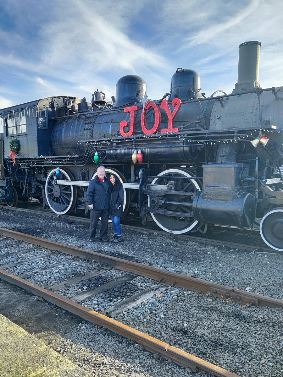 MayorEsposito's tweet photo. Sharon and I enjoyed our Sunday afternoon with Santa and Mrs. Claus at The Danbury Railway Museum! https://t.co/357eIzaQrO