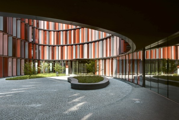 Harmesteam's tweet photo. Curving elements dominate the design of these #buildings and their surroundings. #structures  https://t.co/7pfo2XONOu https://t.co/fTv97TcGuU