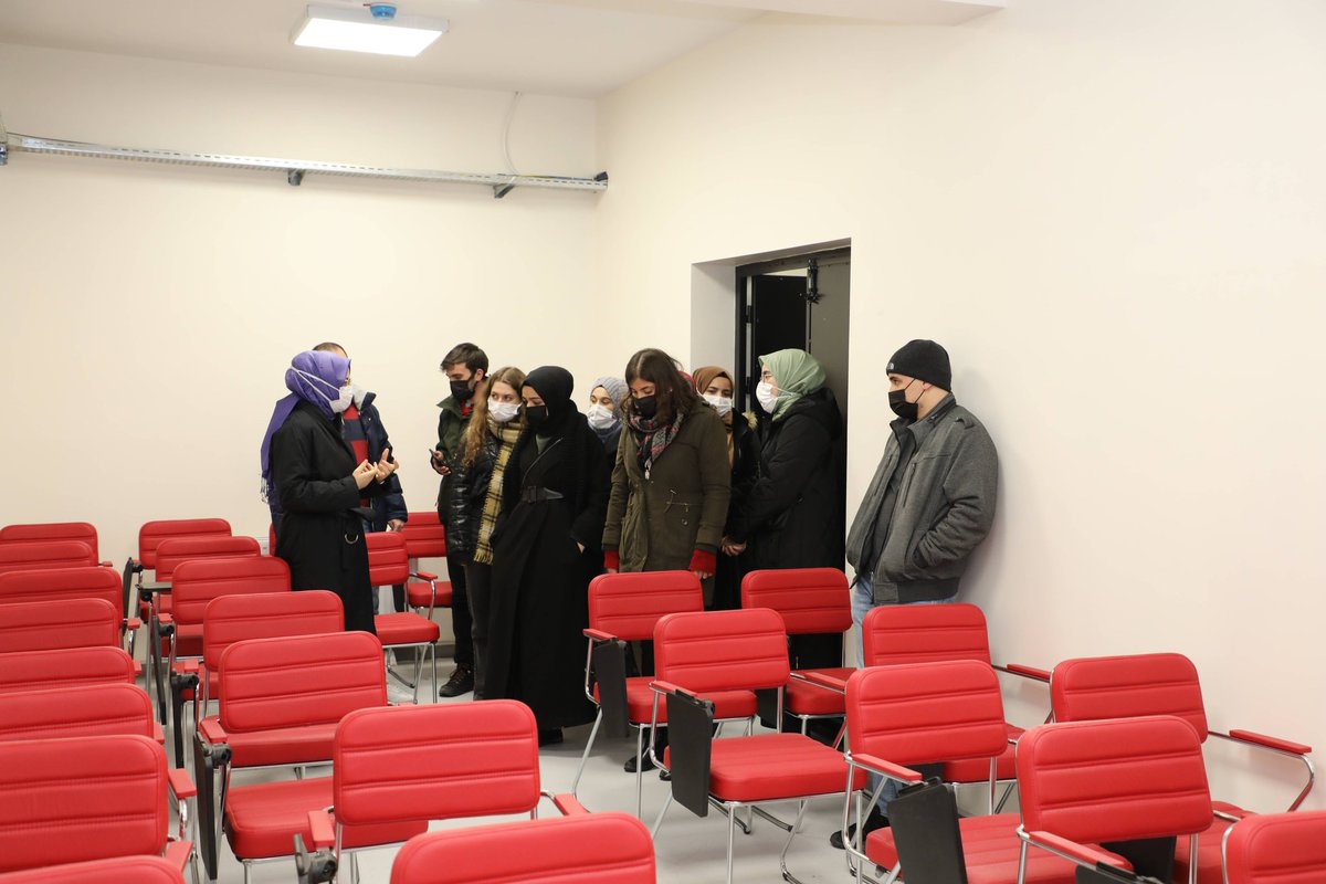 Ankara Hacı Bayram Veli Üniversitesi Kitap Bankosu Okul Topluluğu öğrencileri ile Uyanık Kütüphanemizde, her okula kitap ulaştıracak Kitap Bankosu projesi hakkında konuştuk.
Gençlerin kitaplara ulaşması için zaman ve emek harcayan gençlerimizin yolu açık olsun.