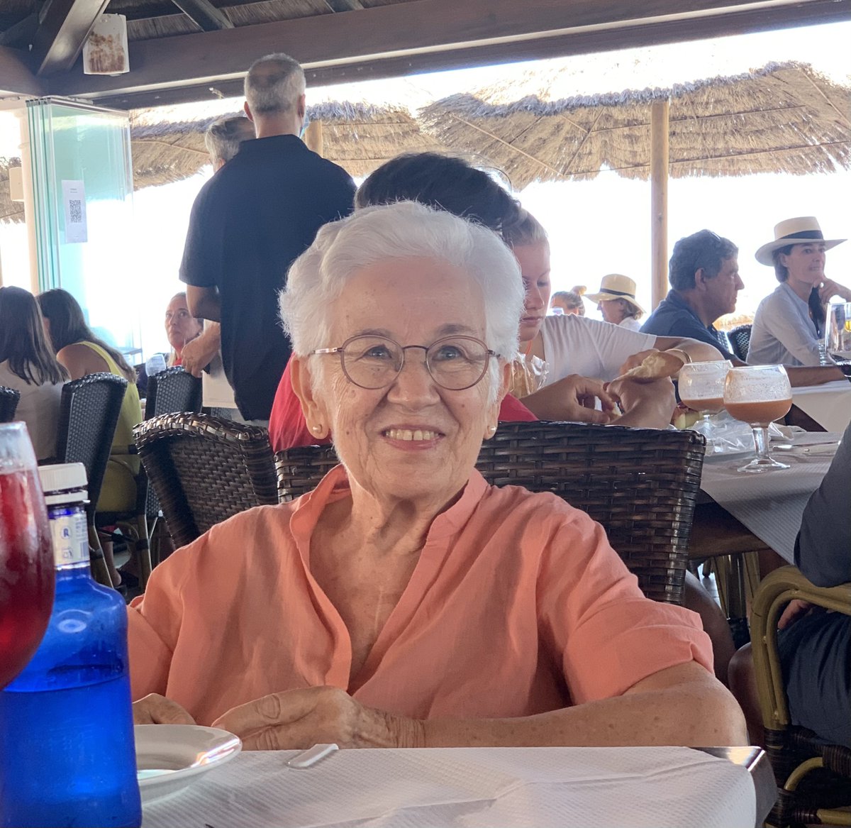 Esta mañana ha muerto mi madre. 

Ella me enseñó lo importantes que son los valores. Aprendí de su fuerza, su dulzura y su optimismo. 

No sería quien soy sin ella.  

Te recordaremos siempre.