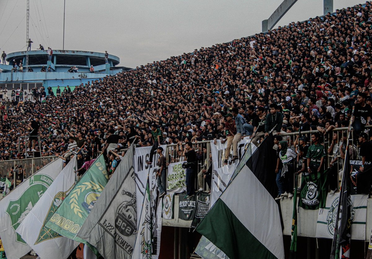 Vor einiger Zeit begann die @BCSxPSS_1976 mit den Hashtags #MarcoOut, #ArthurOut und #DejanOut auf die Missstände bei der @PSSleman hinzuweisen. Seit Kurzem ist mit dem serbischen Trainer Dejan Antonic nun auch die 3. Person aus der ehemaligen Seilschaft Geschichte. Good News!