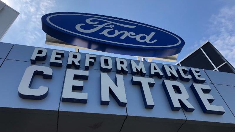 IMPORTANT FACILITY UPDATE:

First and foremost, we are still open and operational.

Please visit our homepage to review our revised safety policies, in accordance with the 50% capacity limit now in effect.

lakeahorearena.ca

#FordPerformanceCentre
