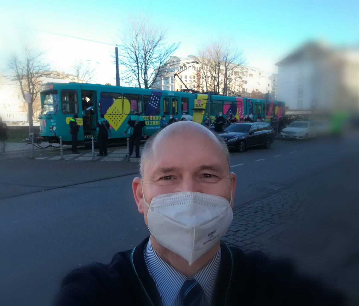 franknagel_de's tweet photo. Bin bis 16 Uhr für Euch am #ZOO #Frankfurt - Der #ImpfExpress #Impf_Express bleibt bis 20 Uhr stehen #AllesInDenArm https://t.co/eGllFNHyeU