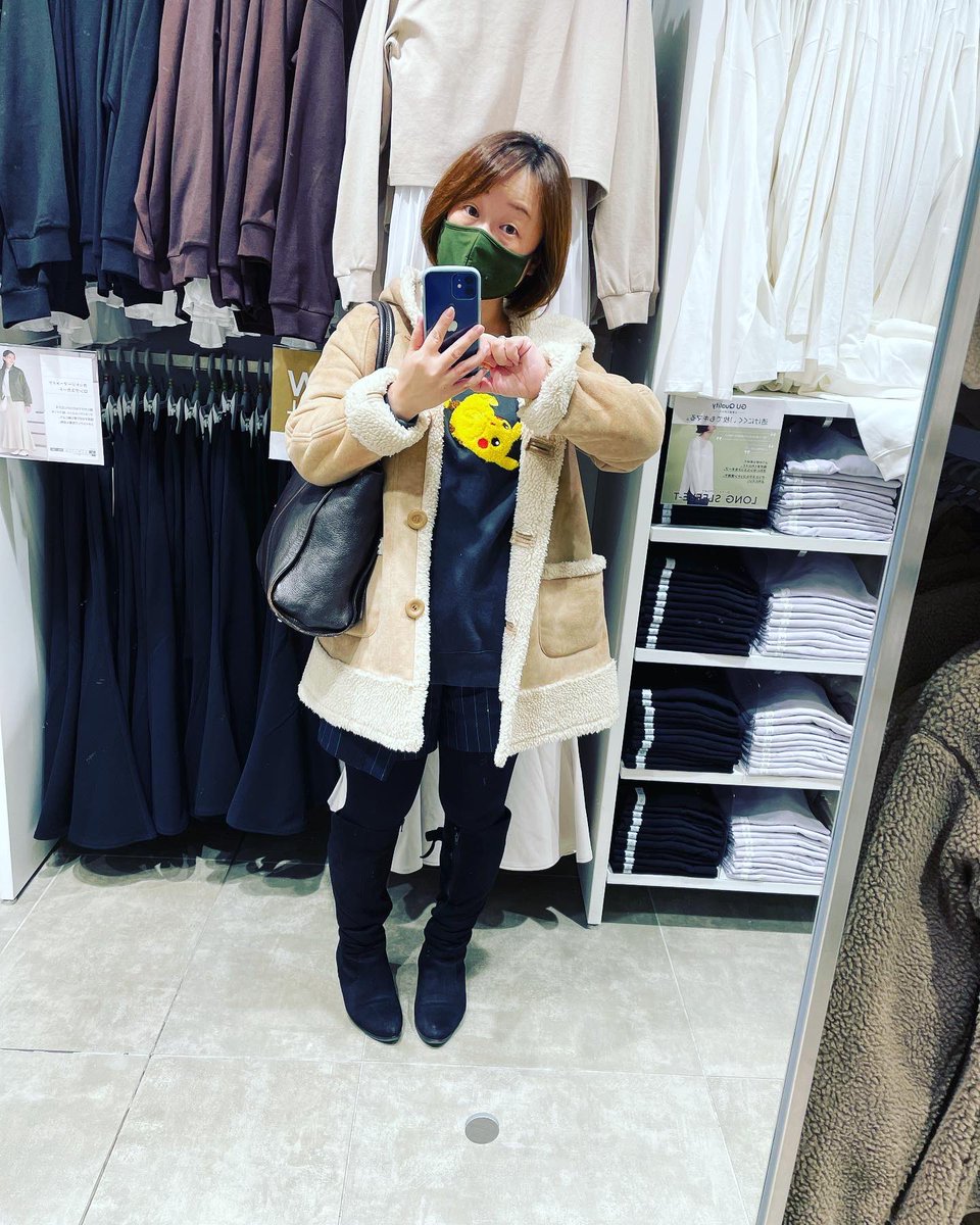 travelingfuture's tweet photo. #意外にあたたかい
#ピカチュウ
すんごく寒いかと思ったら
ピカチュウスウェットに
ショートパンツに
コートで大丈夫だた❤️
10年前に買った
フェイクムートンに
モコモコをあしらう
コートを着てみた🤣
#今日のコーデ
(コート)
#isbit
(スウェット)
#graniph
(パンツ)
#sacai https://t.co/eJIrYbHTqM