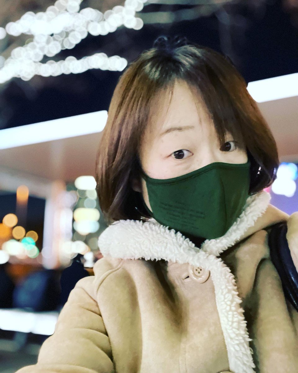 travelingfuture's tweet photo. #意外にあたたかい
#ピカチュウ
すんごく寒いかと思ったら
ピカチュウスウェットに
ショートパンツに
コートで大丈夫だた❤️
10年前に買った
フェイクムートンに
モコモコをあしらう
コートを着てみた🤣
#今日のコーデ
(コート)
#isbit
(スウェット)
#graniph
(パンツ)
#sacai https://t.co/eJIrYbHTqM