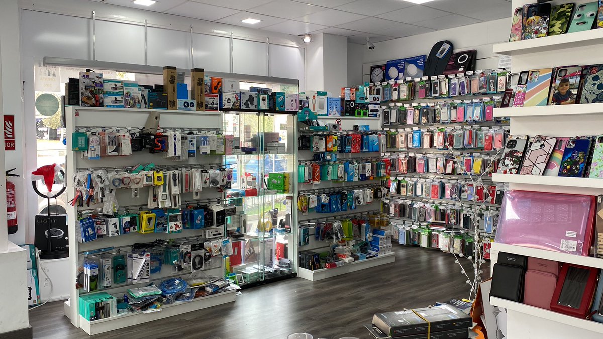 yousphone's tweet photo. Cientos de accesorios y miles de fundas! Ven a visitarnos en la Calle San Antón 14 de Parla, Madrid. https://t.co/zFGaP8fheH