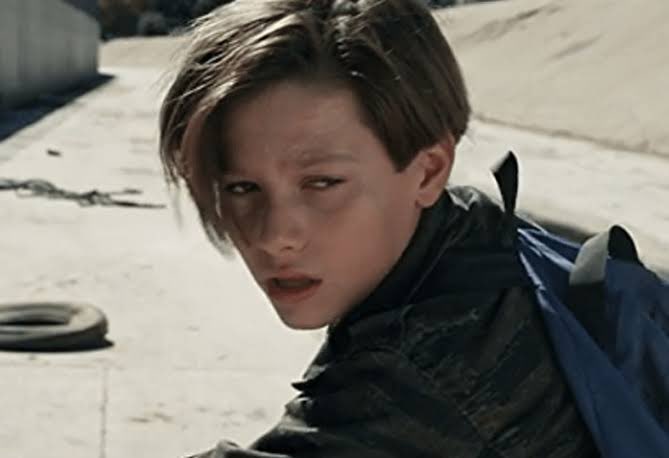 𝓨𝓖𝓓𝓡 男性のこういう髪型がタイプすぎる これテクノカットって言うんかな エドワードファーロング かっこよすぎる なにこの美少年ありえへん 好き でも女性でこういう髪型してる人も大好き 好きすぎて自分でもしてた ハライチの岩井さんが