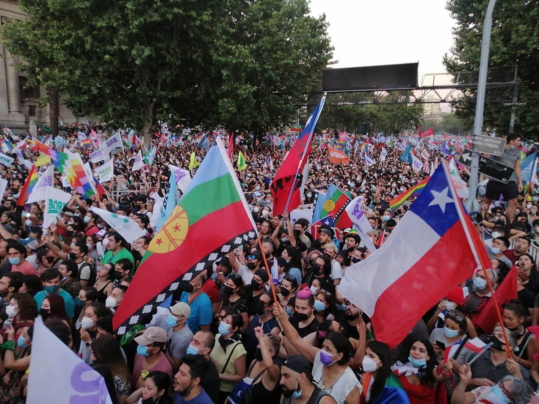 JulioCalixte's tweet photo. En la celebración del presidente electo Gabriel Boric en Alameda https://t.co/HWhf8rdQpQ