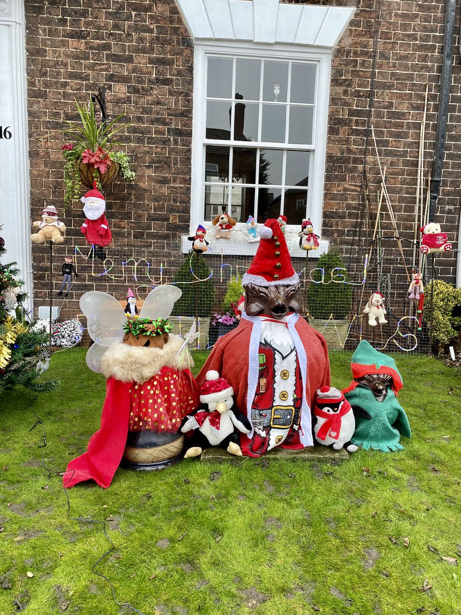 owl_upon's tweet photo. Merry Christmas, #bartonuponhumber! The owls are lit up with excitement. Fairy owl has travelled from the back garden to join in the fun 🎄🎁🍾☃️🎅🏼 x x x https://t.co/Rb39Q7msea