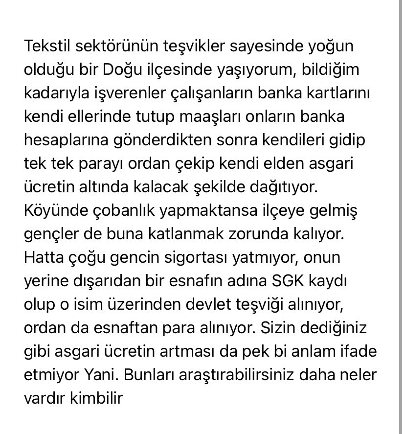 İzleyicilerimizden biri mail atmış. İşveren işçiye ödediği asgari ücretin bir kısmını işçiden geri alıyor, diyor. Fabrikalar asgari ücret bile ödeyemez halde, işçiler açlık sınırının altında para kazanıyor. Durum budur