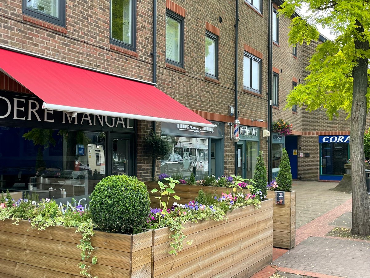 PMCDRetail's tweet photo. NEW CLASS E SHOP INSTRUCTION TO LET IN FARNHAM COMMON!!https://t.co/c3icflLQhp 1 Allocated parking space ~ Street parking opposite ~ Opposite Tesco Express ~ 977sf #FarnhamCommon #ProspectHouse For more details, please contact Dan Collins on 01494 683643 or e-mail dan@pmcd.co.uk https://t.co/TK76ikTb7O
