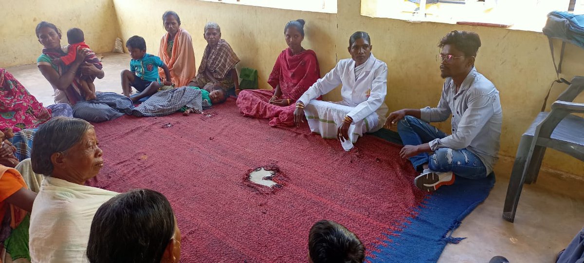 WDantewada's tweet photo. ग्राम पंचायत गाटम बापी न उवट के द्वितीय चरण में बैठक आयोजित किया गया जिसमे सरपंच गर्भवती शिशुवती मौजूद थे जिनसे  देवगुड़ी के सात संकल्पो के बारे में चर्चा किया गया @jobzachariah @abhisheksinghDP @chandanrai87 @bhupeshbaghel @AnilaBhendia @WCDCgGov @CEOChhattisgarh @MoRD_GOI https://t.co/0cWcWzeilv