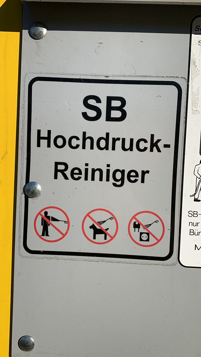_MacFly's tweet image. Hinter jeden Schild, steht eine Geschichte.