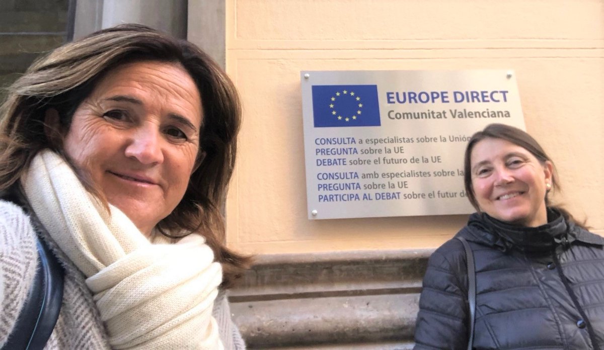 EuropeDirectVal's tweet photo. Visita de @mamenmarquesita, embajadora del Pacto Europeo por el Clima, para hablar de la organización de actividades conjuntas.
¡Gracias Carmen!
#EUClimatePact #EUClimatePactAmbassadors #EUGreenDeal 
@ComisionEuropea @EU_ENV https://t.co/gUnuxA1BBz