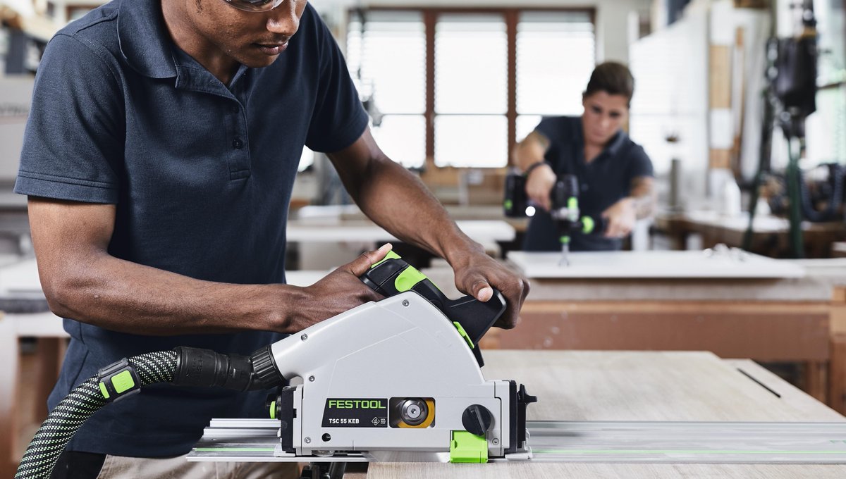 A little teamwork goes a long way!💚 

#MondayMotivation #Festool #festoolme #builtbetter