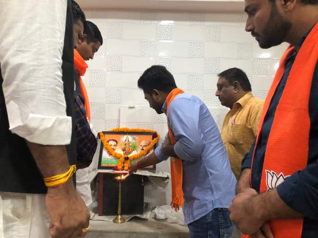 inareshthakor's tweet photo. ભારતીય જનતા યુવા મોર્ચા દ્વારા આગામી સમયમાં વંદનીય અટલ બિહારી વાજપેયજીની જન્મજ્યંતિ સુશાસન દિવસ નિમિતે થી  યુગદ્રષ્ટા શ્રી સ્વામી વિવેકાનંદજી ની જન્મજ્યંતિ યુવા દિવસ સુધી આયોજિત વિસ્તારક યોજના અંતર્ગત અંબાજી ઝોનનો અભ્યાસવર્ગ પાલનપુર ખાતે યોજાયો. (1/2) https://t.co/WJYPn032D6