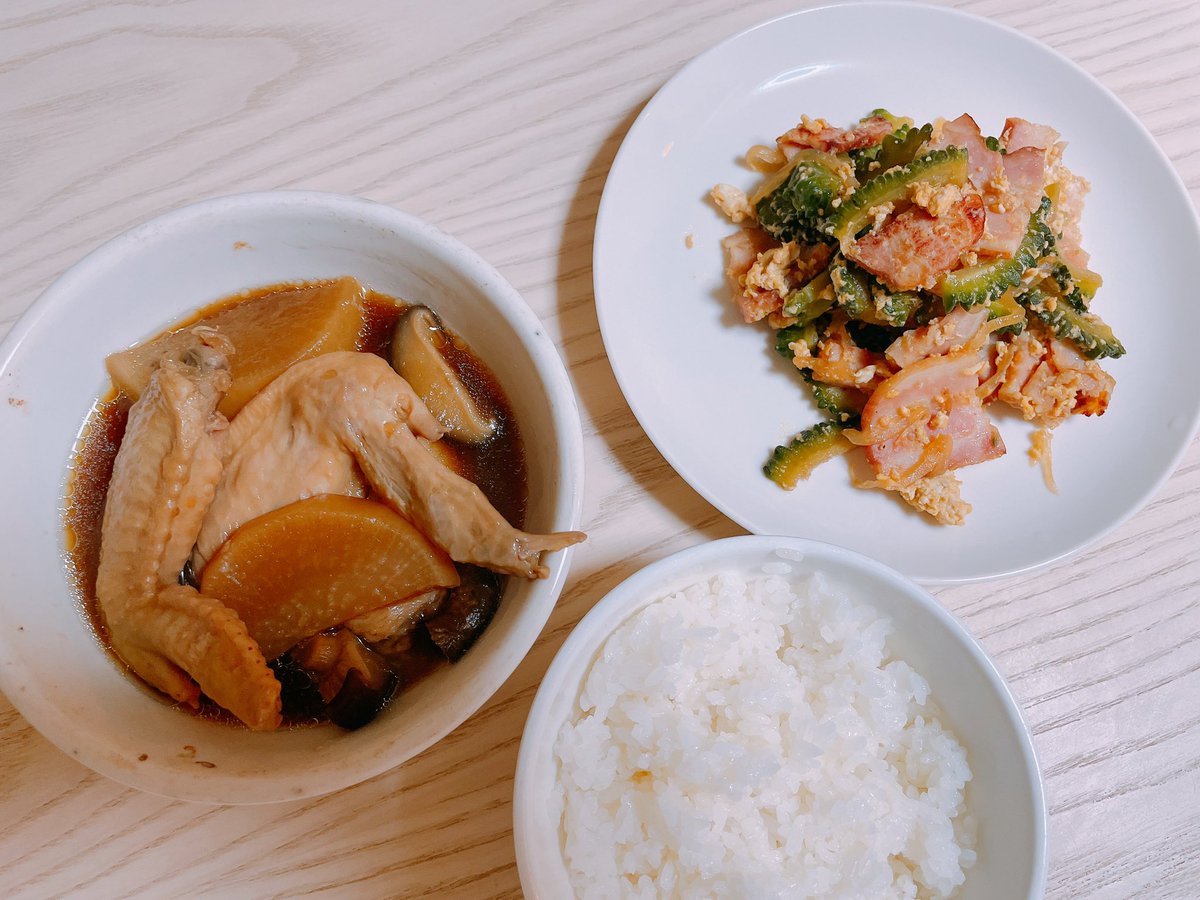 working_on_eigo's tweet photo. Dietary records:
i made the stewed chicken again😎 i like chicken dishes. also i cooked stir-fried bitter melon😊
#stewedchicken #stirfriedbittermelon #goyachampru #ゴーヤチャンプル https://t.co/UbjQHq0f5K