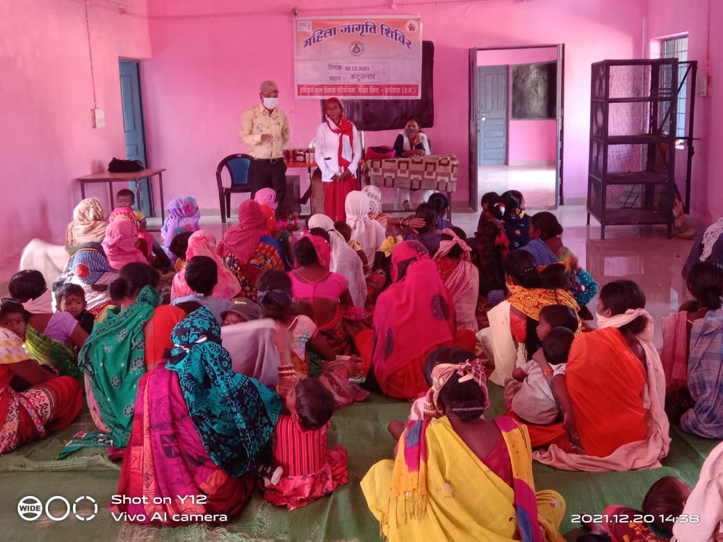 WDantewada's tweet photo. आज बाल संदर्भ शिवर था इस शिविर में ग्राम की शिशुवती माता और गर्भवती माता और आगनबाड़ी कार्यकर्ता, सहायिका उपस्थित थी । इस बैठक में बापी पार्वती सेठिया जी ने अपना परिचय देते हुए बापी न उवाट 2 के बारे में बताई @jobzachariah @abhisheksinghDP @chandanrai87 @bhupeshbaghel @AnilaBhendia https://t.co/H6lIchKpIr