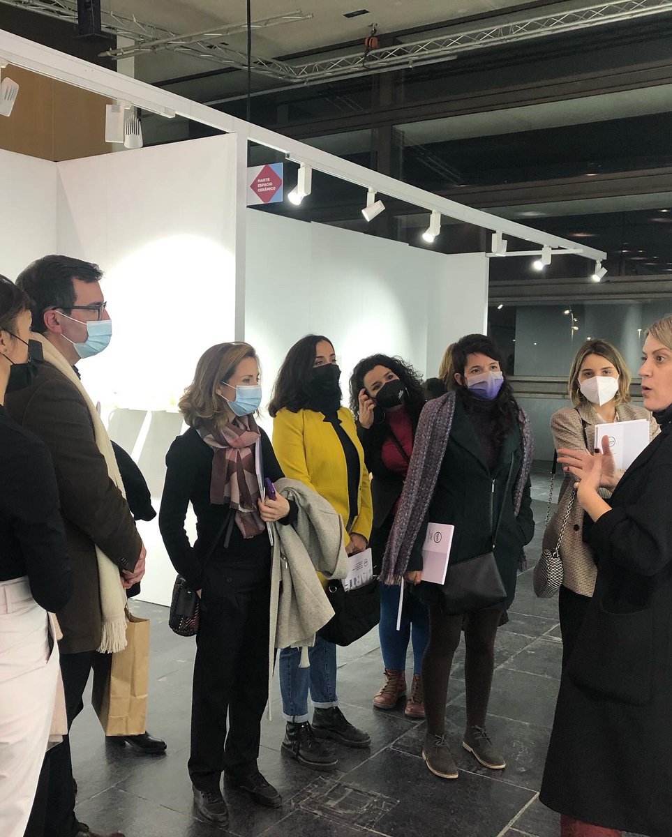 EuMgac's tweet photo. La clase práctica en la @Marte_feria ha sido una gran experiencia para nuestros alumnos que han disfrutado de un trato exquisito por parte de todo el equipo de la feria. Muchas gracias @joanfeliufranch @GaleriaShiras @GALERIAPUNTO @ddrartgallery @espacioliquido @pepllabres https://t.co/NRbZQyaG47