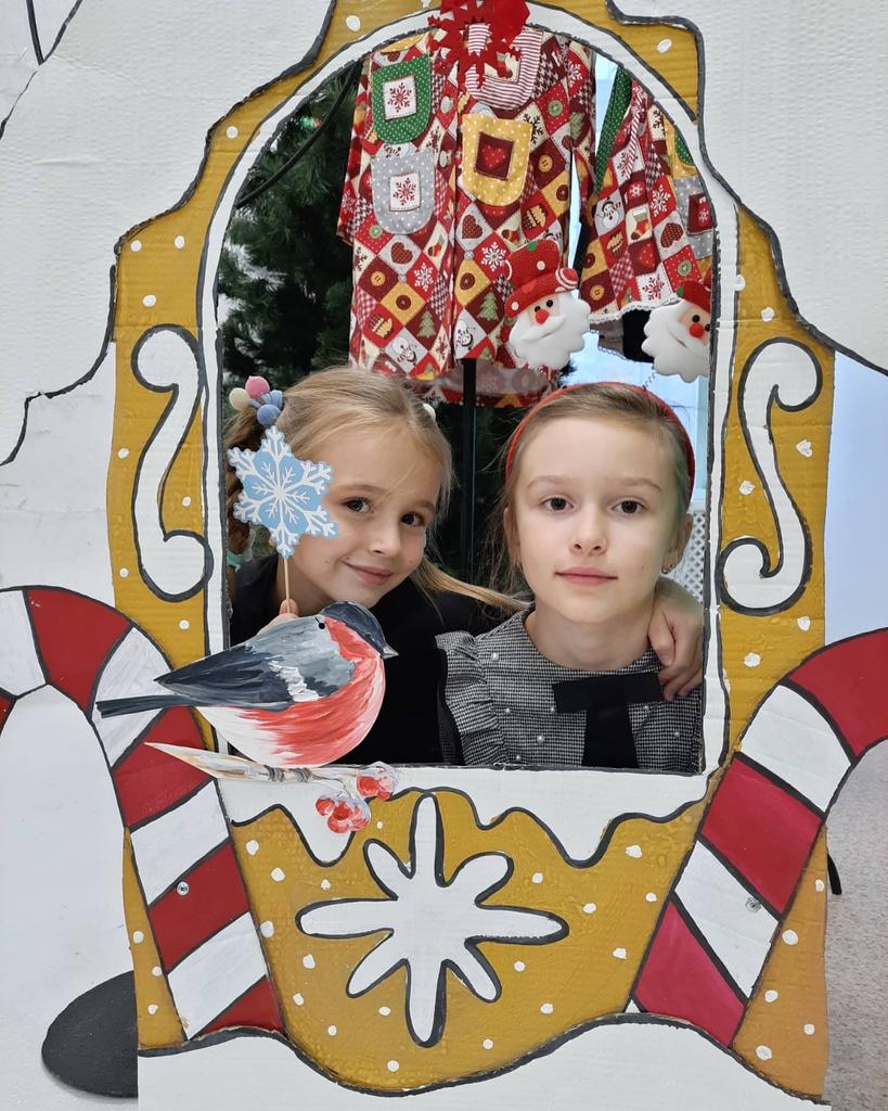 strigo_s's tweet photo. @Tularegion71 @Suvorov_obr 

До главного праздника страны - Нового года осталось все��о ничего, а у вас еще нет фото в ��расивом интерьере?
Тогда вам к нам. Специальная фотозона организована в Центре творческого развития.
Объединение "Кукольные фантазии", педагог -Чернова Л.А. 
⠀ https://t.co/NS5yc1kiTl