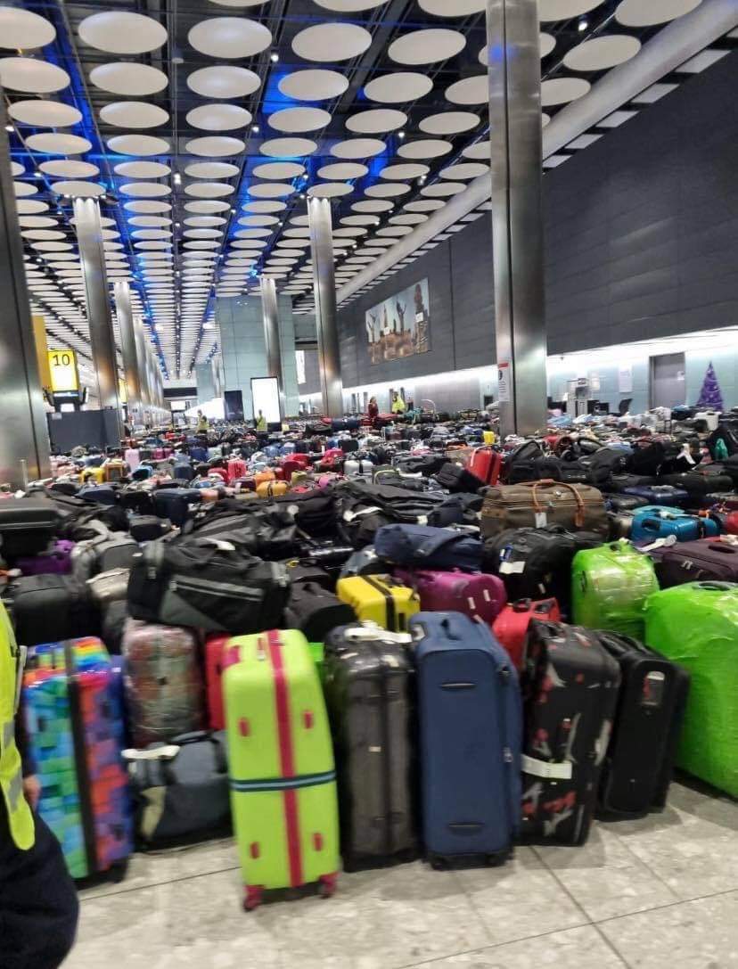 LPAdGC1's tweet photo. @British_Airways  #BackTogether this Christmas, well obviously not you and your luggage. This is a side effect of BA's Fire &amp; rehire. Merry Christmas! https://t.co/VtY0s2AUz1