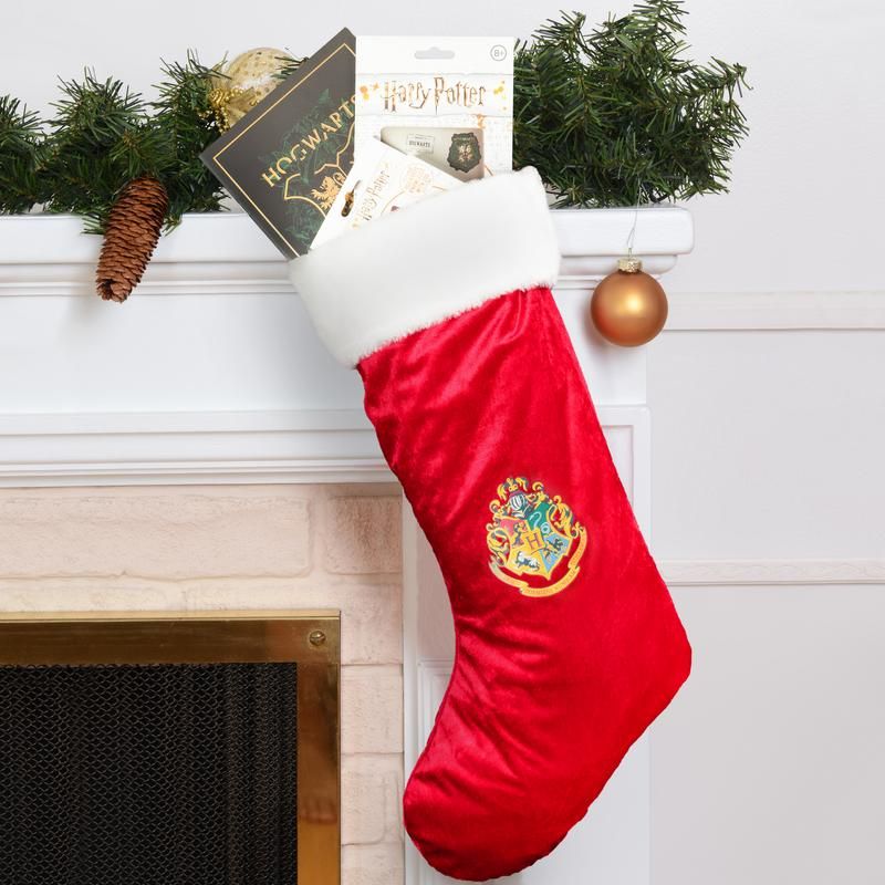 dernier #concours de Noël 🎅 Une chaussette de Noël Harry Potter garnie à mettre le 24 sur la cheminée ! Pour la gagner RT + FOLLOW (2 autres à gagner sur notre page Fb et Insta) TAS mercredi matin, livraison jeudi #giveaway #noel2021