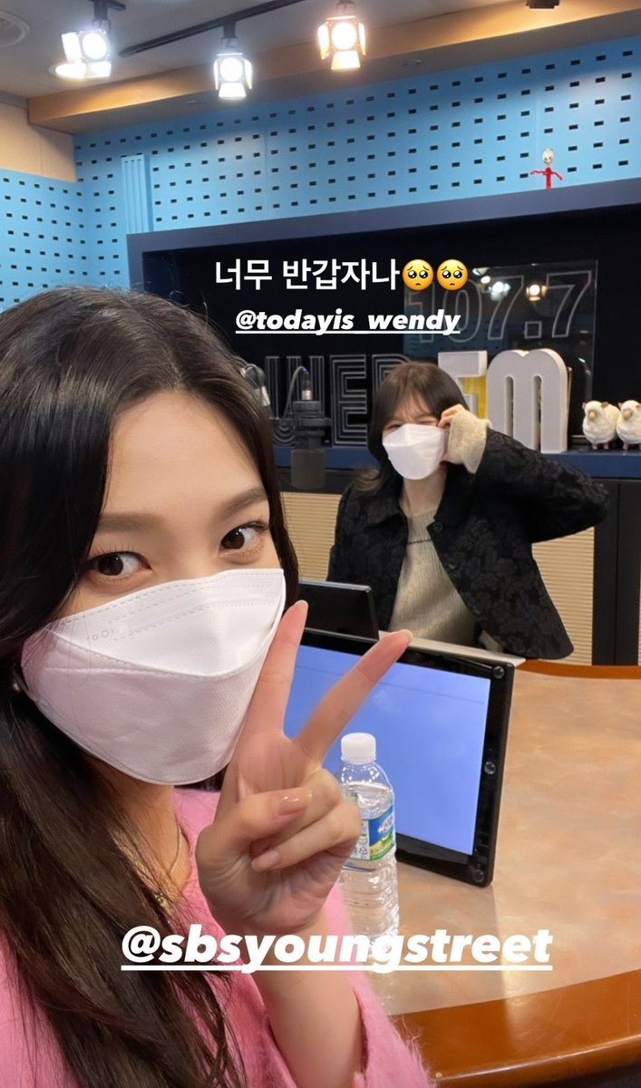 coletwends's tweet photo. YERI'S POV                JOY'S POV https://t.co/0LRAWZXAn0