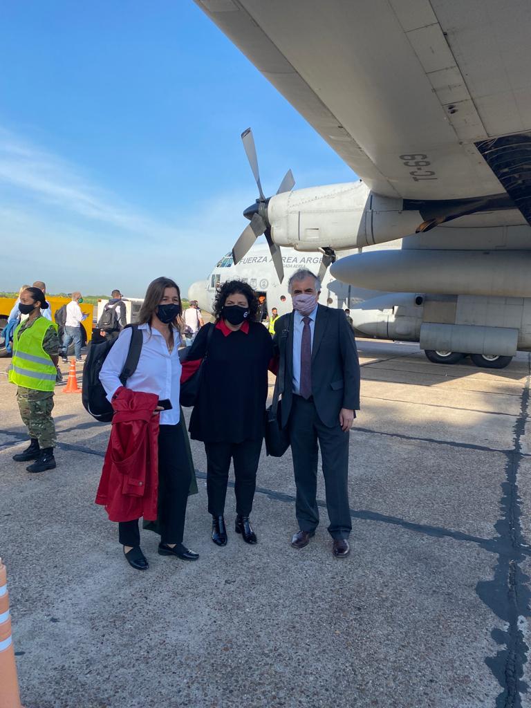 BBlancoF's tweet photo. A las 7.30 despego nave de la Fuerza Aérea Argentina hacia el El Alto, transportando 1 millón de vacunas #AstraZeneca para el pueblo Boliviano.

La comitiva se encuentra encabezada por la ministra Argentina @carlavizzotti.

Se estima arribo 11.30 am.

#EstamosSaliendoAdelante https://t.co/LaG1hVAkyI