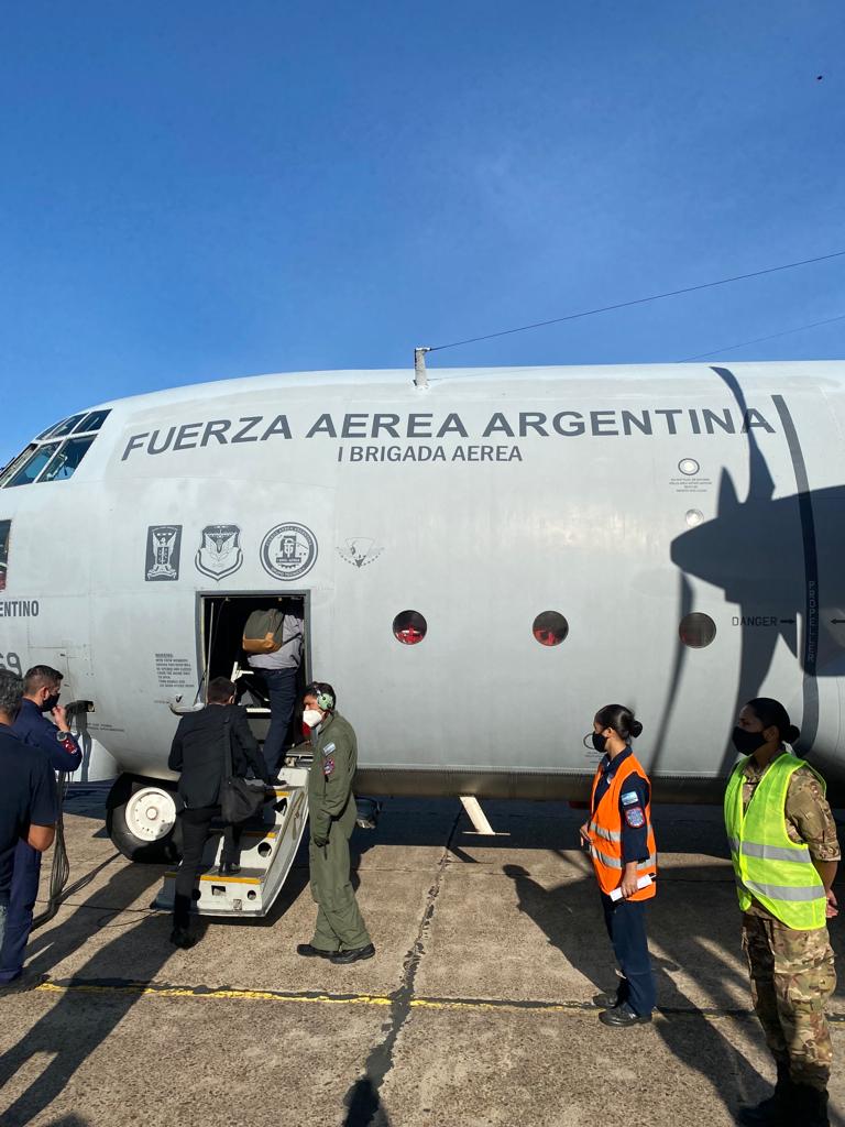 A las 7.30 despego nave de la Fuerza Aérea Argentina hacia el El Alto, transportando 1 millón de vacunas #AstraZeneca para el pueblo Boliviano.

La comitiva se encuentra encabezada por la ministra Argentina <a href="/carlavizzotti/">Carla Vizzotti</a>.

Se estima arribo 11.30 am.

#EstamosSaliendoAdelante