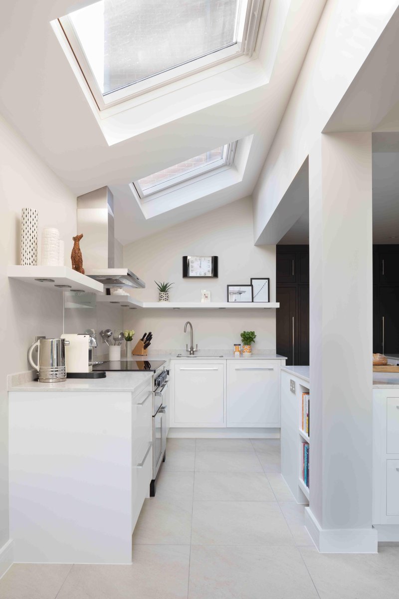 The client of this home wanted a modern aesthetic that would always look spotless, even with the chaos of family gatherings around the festive period.  Using our tried and tested joinery techniques, we create streamlined kitchens with unbroken lines for a minimalist design.