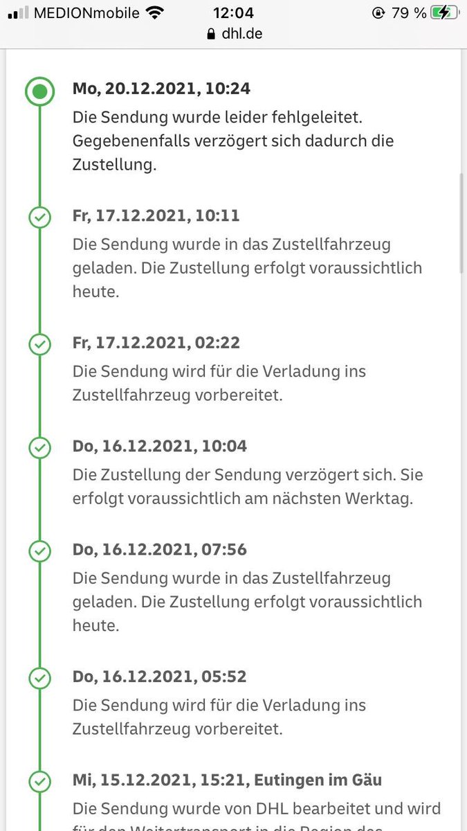 OceaneKsandrouy's tweet photo. Zweimal ins falsche Zustellfahrzeug geladen. Danke #DHL schlimmer kann es wircklich nicht sein. Ich bekomme meine Bestellung nicht zu Weihnachten. Sehr schade... DHL hat meine Feiertage versaut. https://t.co/g8pCT9vqEJ